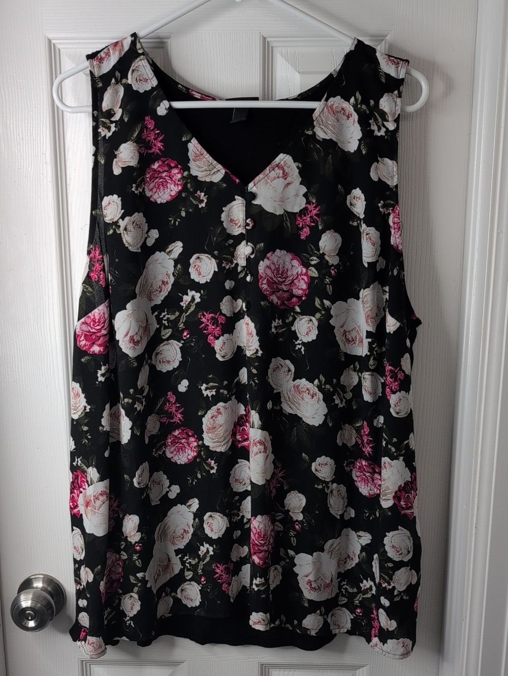 torrid Black Floral V-Neck Tank with Pink and White Roses Size 2X